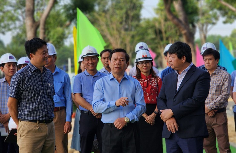 Hai công trình trăm tỷ ở Quảng Ngãi cam kết về đích vượt tiến độ- Ảnh 2. Hai công trình trăm tỷ ở Quảng Ngãi cam kết về đích vượt tiến độ- Ảnh 2.