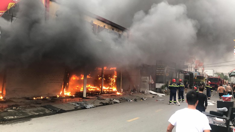 Ch&aacute;y lớn si&ecirc;u thị điện m&aacute;y mới khai trương ở Hải Ph&ograve;ng- Ảnh 1.