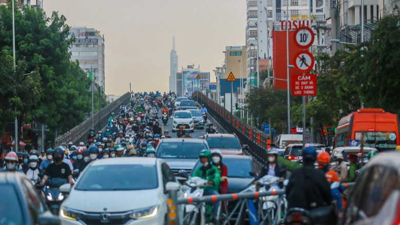 Đường v&agrave;o nh&agrave; ga T3 T&acirc;n Sơn Nhất rộng 10m vẫn im l&igrave;m khiến người d&acirc;n sốt ruột- Ảnh 1.