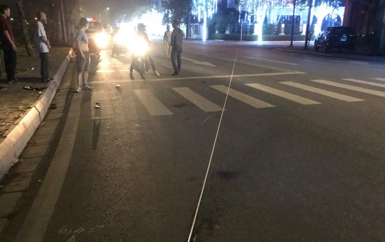 Đi xe m&aacute;y va v&agrave;o lề đường, một học sinh lớp 8 tử vong- Ảnh 1.