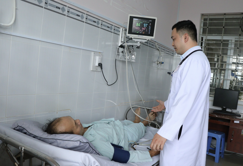 Người đàn ông ngưng tim ngưng thở 90 phút được cứu sống ở bệnh viện tuyến cơ sở- Ảnh 1. Người đàn ông ngưng tim ngưng thở 90 phút được cứu sống ở bệnh viện tuyến cơ sở- Ảnh 1.