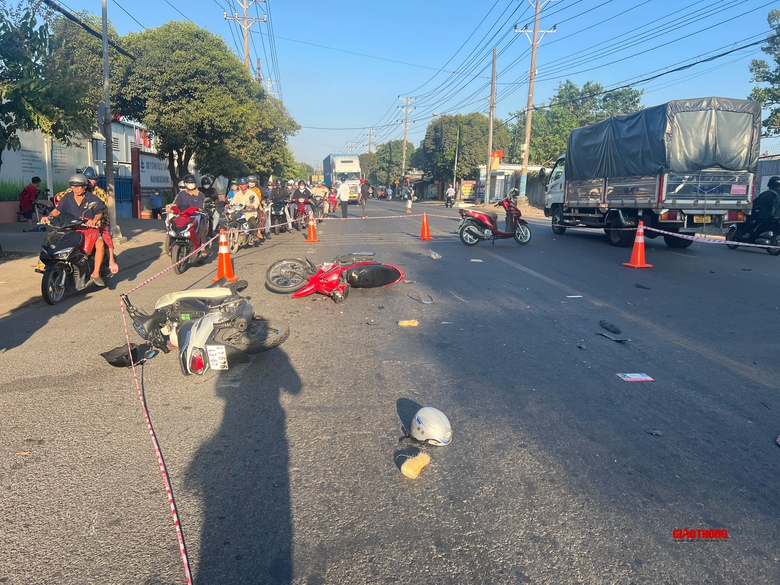 Tai nạn li&ecirc;n ho&agrave;n giữa 3 xe m&aacute;y, 1 người tử vong, 2 người bị thương- Ảnh 1.