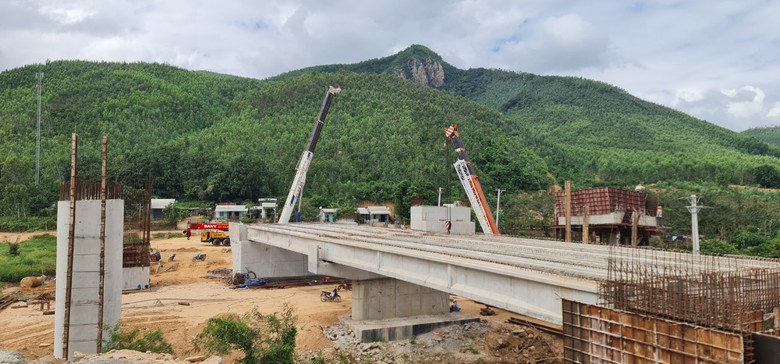 Đẩy nhanh thủ tục vật liệu, thúc tiến độ thi công cao tốc qua Phú Yên- Ảnh 6. Đẩy nhanh thủ tục vật liệu, thúc tiến độ thi công cao tốc qua Phú Yên- Ảnh 6.