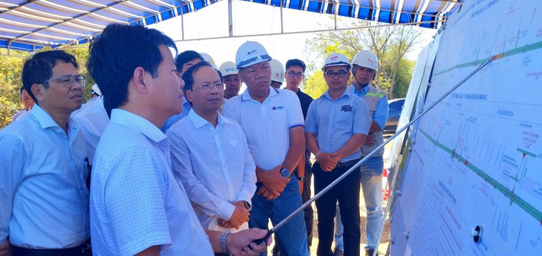 Đẩy nhanh thủ tục vật liệu, thúc tiến độ thi công cao tốc qua Phú Yên- Ảnh 1. Đẩy nhanh thủ tục vật liệu, thúc tiến độ thi công cao tốc qua Phú Yên- Ảnh 1.