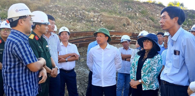 Đẩy nhanh thủ tục vật liệu, thúc tiến độ thi công cao tốc qua Phú Yên- Ảnh 2. Đẩy nhanh thủ tục vật liệu, thúc tiến độ thi công cao tốc qua Phú Yên- Ảnh 2.