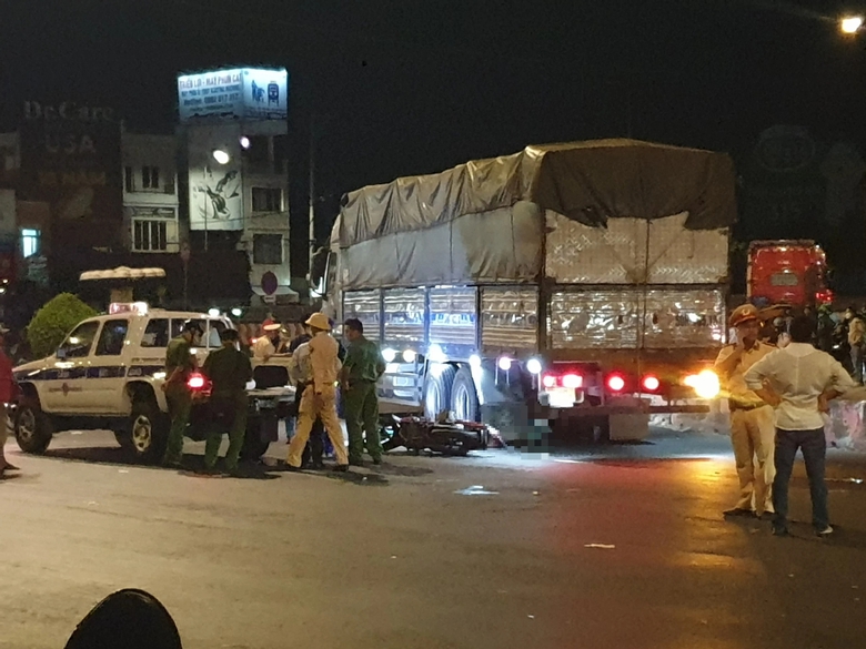 TP.HCM: Xe tải &ocirc;m cua, c&aacute;n đ&ocirc;i nam nữ tử vong thương t&acirc;m- Ảnh 2.