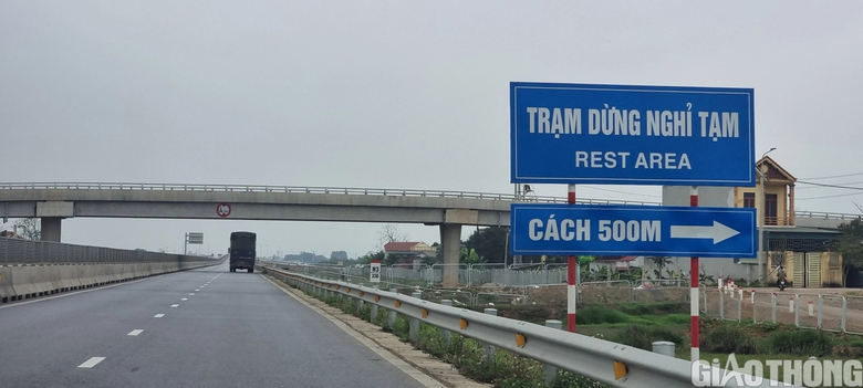 X&acirc;y trạm dừng nghỉ tạm đầu ti&ecirc;n tr&ecirc;n cao tốc Bắc - Nam- Ảnh 3.