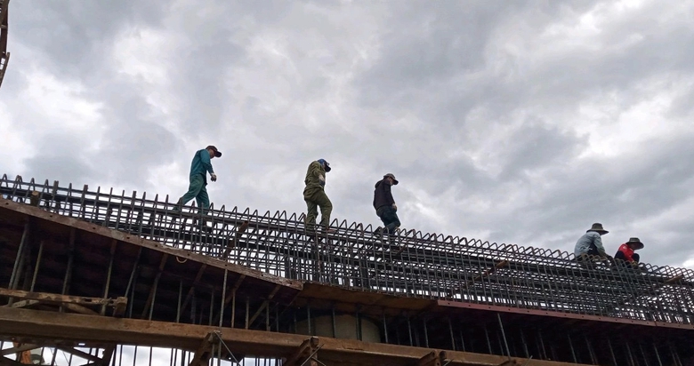 Huy động hơn 1.200 kỹ sư, c&ocirc;ng nh&acirc;n đẩy tiến độ cao tốc Ho&agrave;i Nhơn - Quy Nhơn- Ảnh 1.