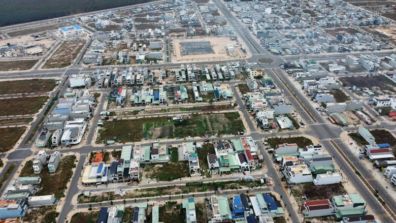 Khởi tố nhiều c&aacute;n bộ li&ecirc;n quan dự &aacute;n bồi thường t&aacute;i định cư s&acirc;n bay Long Th&agrave;nh- Ảnh 2.