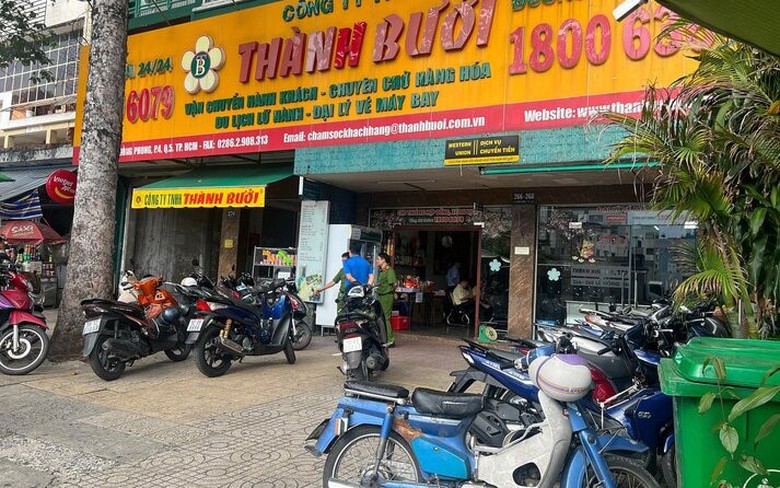 Xe kh&aacute;ch Th&agrave;nh Bưởi được vận chuyển kh&aacute;ch trở lại