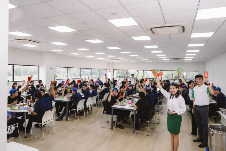 FE CREDIT d&agrave;nh nhiều phần qu&agrave; &yacute; nghĩa gi&uacute;p người lao động đ&oacute;n Tết ấm &aacute;p hơn