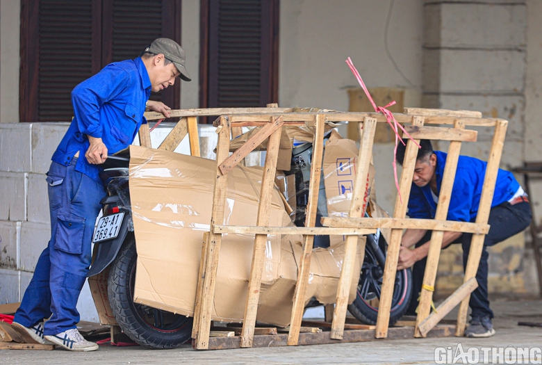 Người d&acirc;n bắt đầu rời Thủ đ&ocirc; theo t&agrave;u về qu&ecirc; ăn Tết- Ảnh 14.