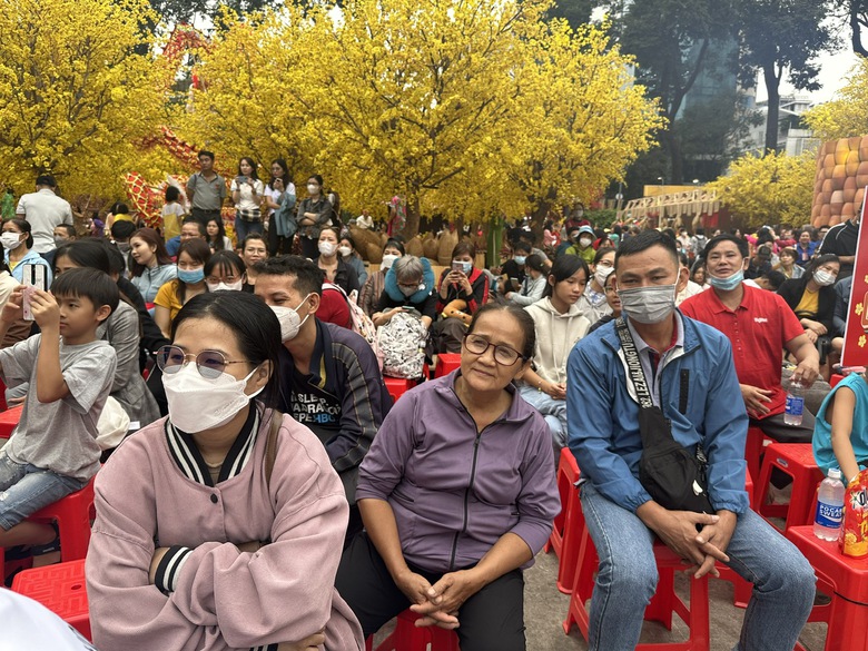 Ấm &aacute;p những chuyến xe nghĩa t&igrave;nh đưa c&ocirc;ng nh&acirc;n về qu&ecirc; đ&oacute;n Tết- Ảnh 2.