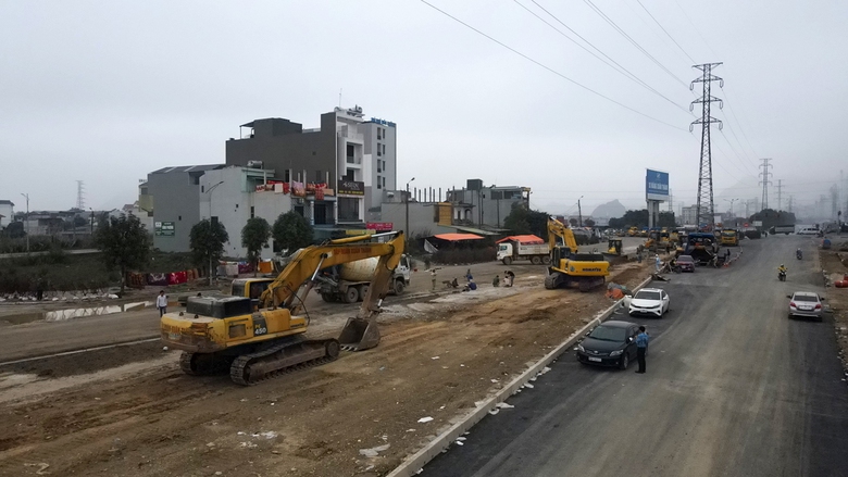 C&ocirc;ng trường đường h&agrave;nh lang Đ&ocirc;ng T&acirc;y 3.600 tỷ đồng của H&agrave; Nam ng&agrave;y cận Tết- Ảnh 1.