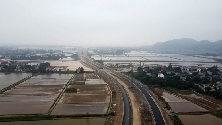 C&ocirc;ng trường đường h&agrave;nh lang Đ&ocirc;ng T&acirc;y 3.600 tỷ đồng của H&agrave; Nam ng&agrave;y cận Tết- Ảnh 8.