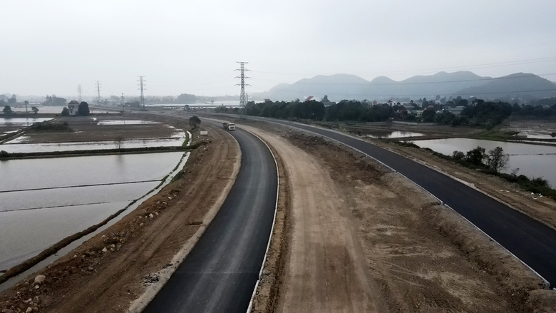 C&ocirc;ng trường đường h&agrave;nh lang Đ&ocirc;ng T&acirc;y 3.600 tỷ đồng của H&agrave; Nam ng&agrave;y cận Tết- Ảnh 2.