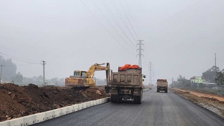 C&ocirc;ng trường đường h&agrave;nh lang Đ&ocirc;ng T&acirc;y 3.600 tỷ đồng của H&agrave; Nam ng&agrave;y cận Tết- Ảnh 4.