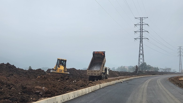 C&ocirc;ng trường đường h&agrave;nh lang Đ&ocirc;ng T&acirc;y 3.600 tỷ đồng của H&agrave; Nam ng&agrave;y cận Tết- Ảnh 5.