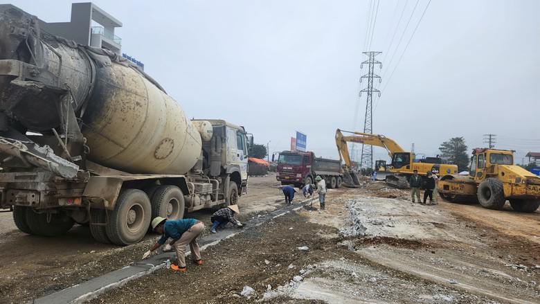 C&ocirc;ng trường đường h&agrave;nh lang Đ&ocirc;ng T&acirc;y 3.600 tỷ đồng của H&agrave; Nam ng&agrave;y cận Tết- Ảnh 9.