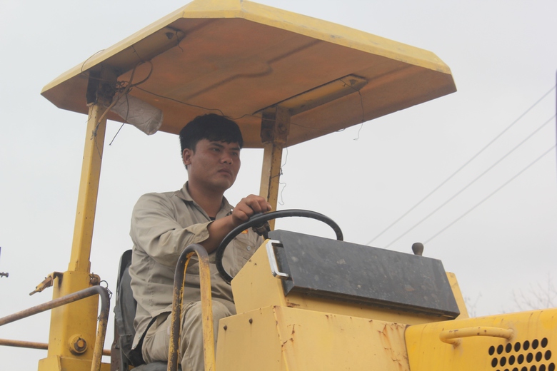 Cận Tết: C&ocirc;ng trường cao tốc Bắc - Nam qua H&agrave; Tĩnh vẫn rộn tiếng m&aacute;y- Ảnh 2.