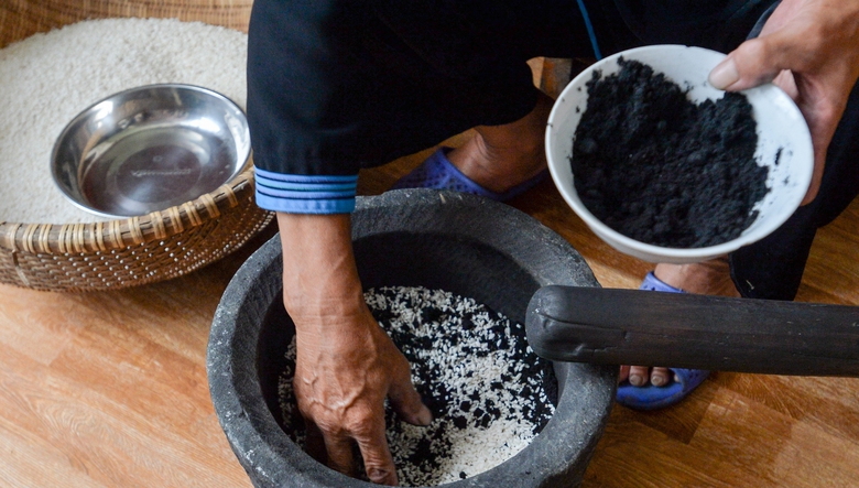 Độc đ&aacute;o b&aacute;nh chưng đen trong Tết cổ truyền của d&acirc;n tộc T&agrave;y, Th&aacute;i ở Y&ecirc;n B&aacute;i- Ảnh 2.