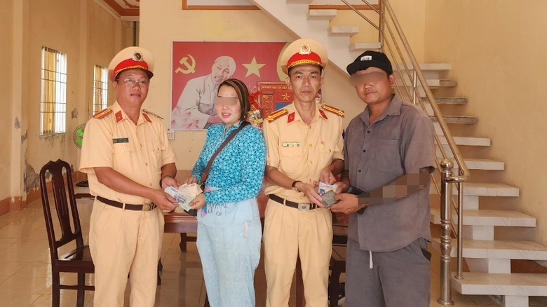 Tuần tra dịp Tết, thiếu t&aacute; CSGT ở Bạc Li&ecirc;u trả lại 13 triệu cho người đ&aacute;nh rơi- Ảnh 1.
