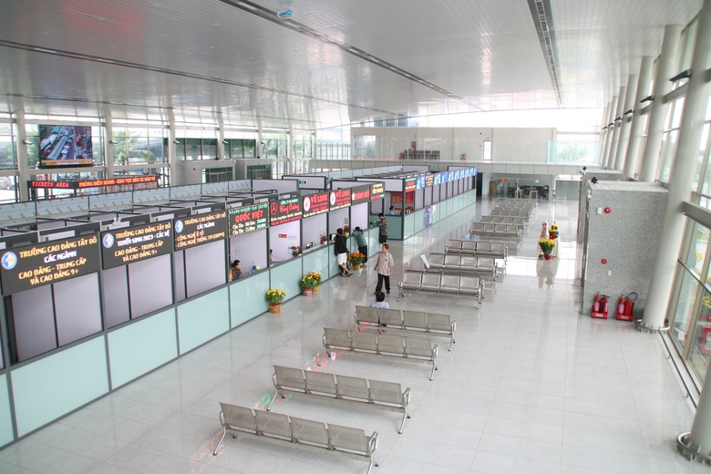 Cần Thơ: Kh&aacute;ch đến bến xe khi&ecirc;m tốn trong ng&agrave;y 29 Tết- Ảnh 2.