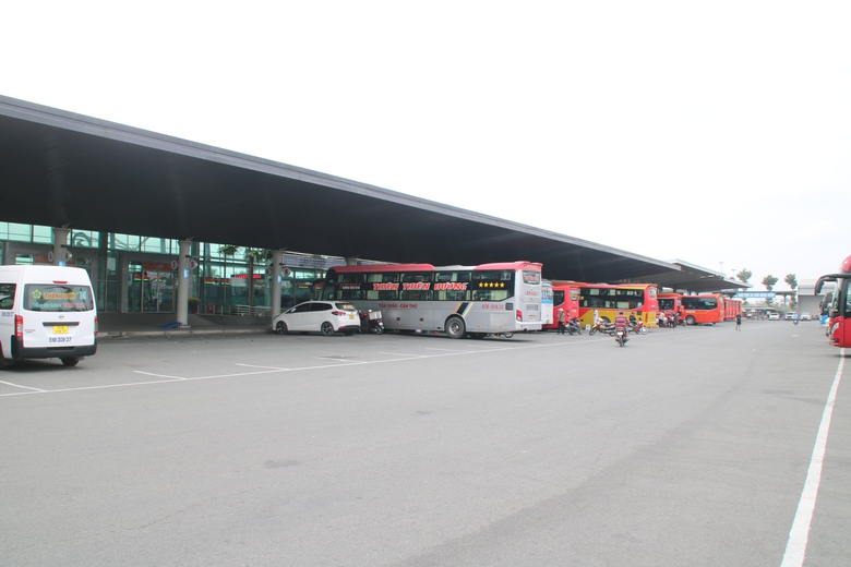 Cần Thơ: Kh&aacute;ch đến bến xe khi&ecirc;m tốn trong ng&agrave;y 29 Tết- Ảnh 4.