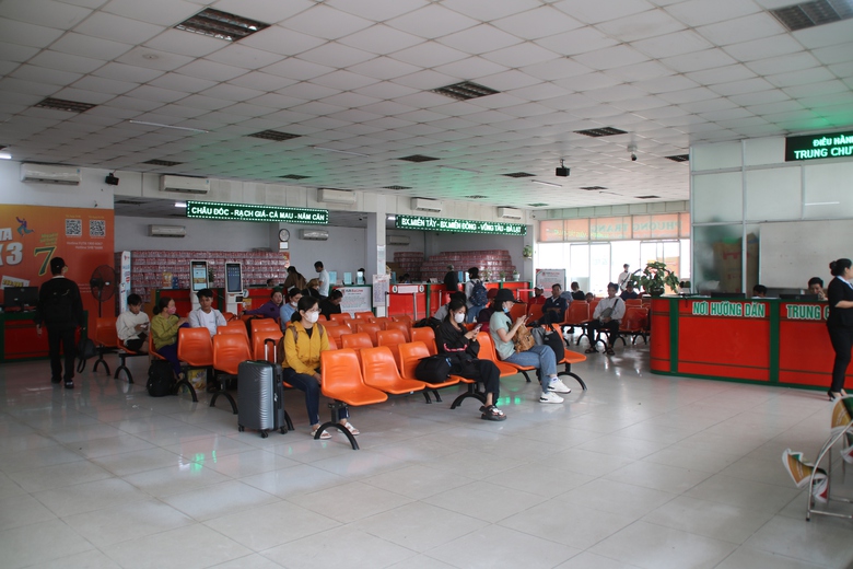 Cần Thơ: Kh&aacute;ch đến bến xe khi&ecirc;m tốn trong ng&agrave;y 29 Tết- Ảnh 6.