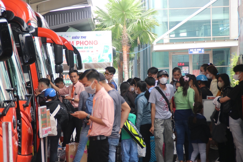 Cần Thơ: Kh&aacute;ch đến bến xe khi&ecirc;m tốn trong ng&agrave;y 29 Tết- Ảnh 5.
