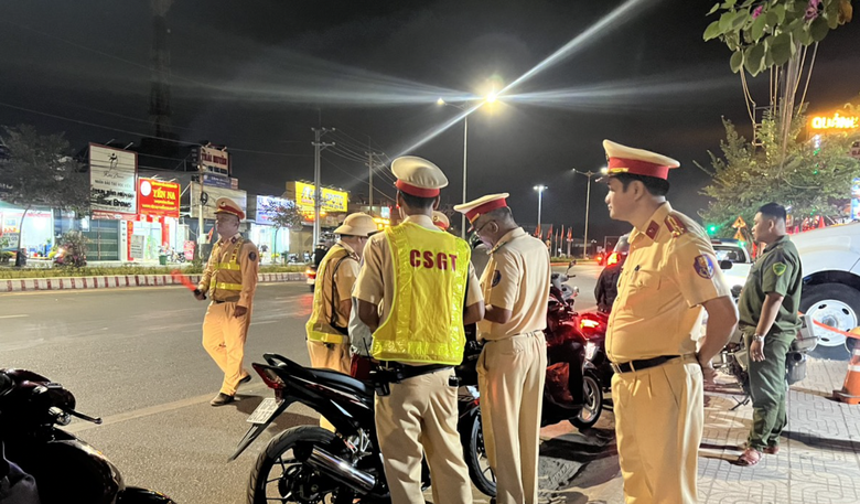 30 Tết, CSGT Đồng Nai xử l&yacute; t&agrave;i xế dương t&iacute;nh ma t&uacute;y v&agrave; nhiều người vi phạm nồng độ cồn- Ảnh 3.