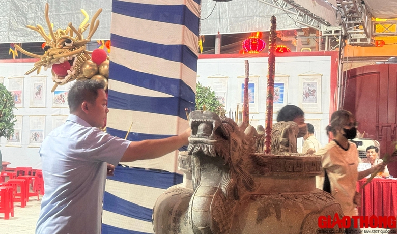 Người d&acirc;n Đồng Nai n&ocirc; nức đi lễ ch&ugrave;a đầu năm- Ảnh 5.