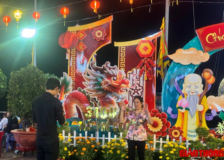 Người d&acirc;n Đồng Nai n&ocirc; nức đi lễ ch&ugrave;a đầu năm- Ảnh 7.