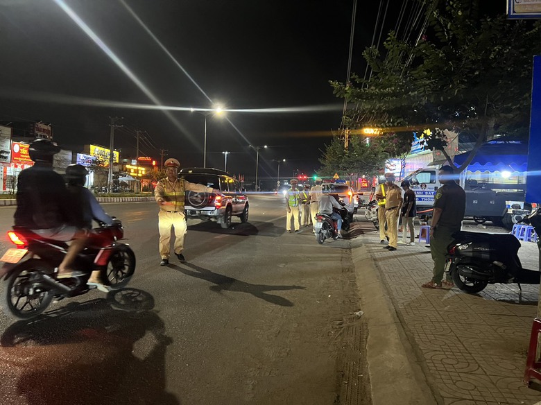 30 Tết, CSGT Đồng Nai xử l&yacute; t&agrave;i xế dương t&iacute;nh ma t&uacute;y v&agrave; nhiều người vi phạm nồng độ cồn- Ảnh 1.