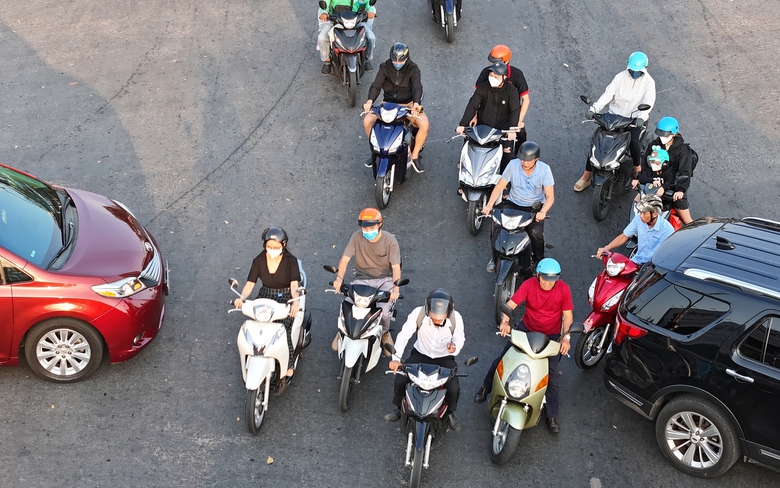 TP.HCM: Xe m&aacute;y, &ocirc; t&ocirc; hỗn loạn tại 'ng&atilde; tư bất ổn' Nguyễn Văn Linh - Nguyễn Hữu Thọ