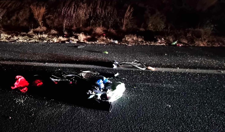 Đi xe đạp v&agrave;o cao tốc lượm ve chai, người đ&agrave;n &ocirc;ng bị t&ocirc;ng tử vong- Ảnh 1.