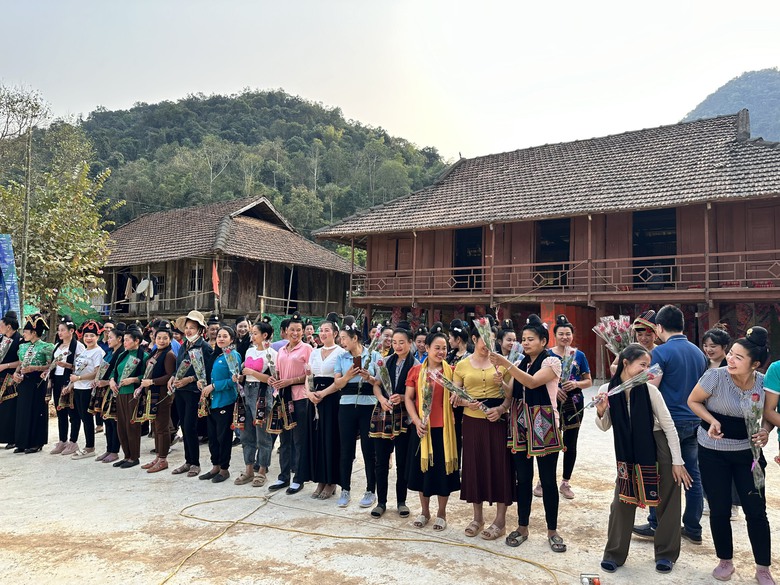 C&oacute; g&igrave; ở s&acirc;n khấu thực cảnh 