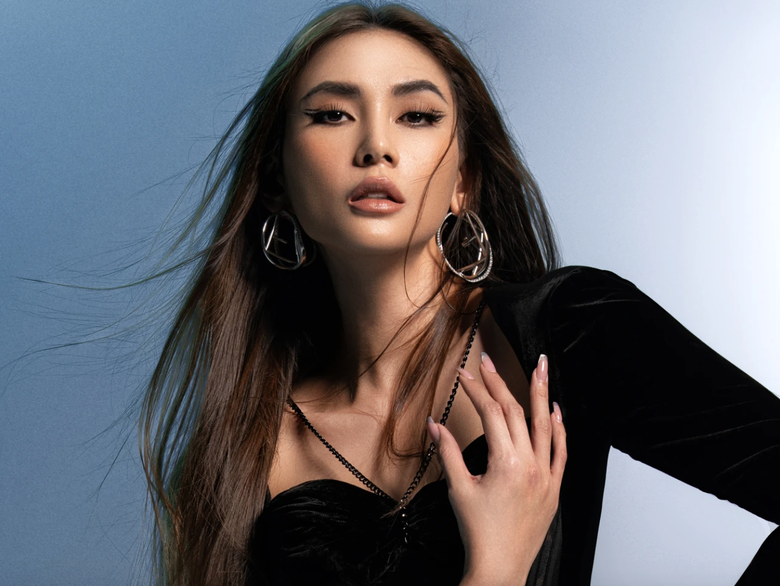 Si&ecirc;u mẫu V&otilde; Ho&agrave;ng Yến b&aacute;o tin vui, đ&oacute;n 