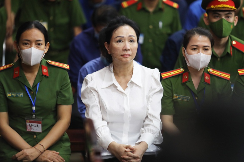 Trương Mỹ Lan phủ nhận nắm giữ 91% cổ phần SCB, n&oacute;i phần lớn đứng gi&ugrave;m cho người kh&aacute;c- Ảnh 1.