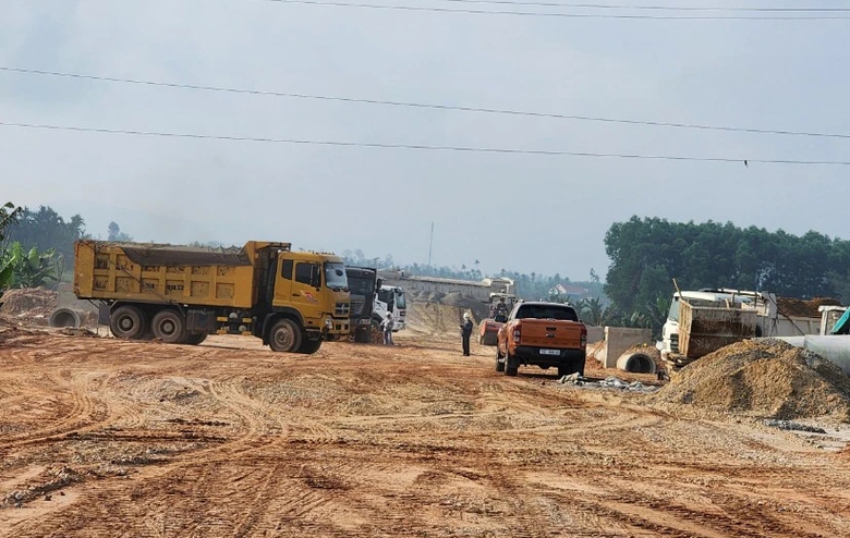 Quảng Ng&atilde;i lo hụt tiền sử dụng đất ảnh hưởng đến đầu tư c&ocirc;ng- Ảnh 1.