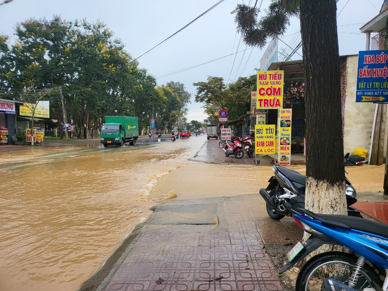 QL27 qua L&acirc;m Đồng nguy cơ ngập &uacute;ng v&igrave; k&ecirc;nh tho&aacute;t nước tiếp tục bị xả r&aacute;c, lấn chiếm- Ảnh 3.