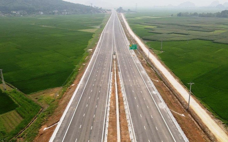 Đề nghị kh&ocirc;ng quy định cao tốc phải c&oacute; tối thiểu 4 l&agrave;n trong Luật Đường bộ