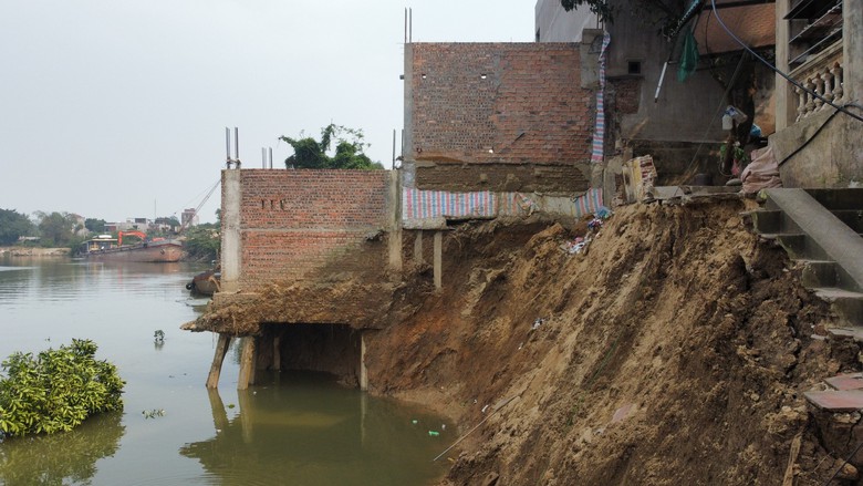 Bắc Ninh: Di dời khẩn cấp 7 hộ d&acirc;n v&igrave; sạt lở gần 1km bờ s&ocirc;ng Cầu- Ảnh 2.