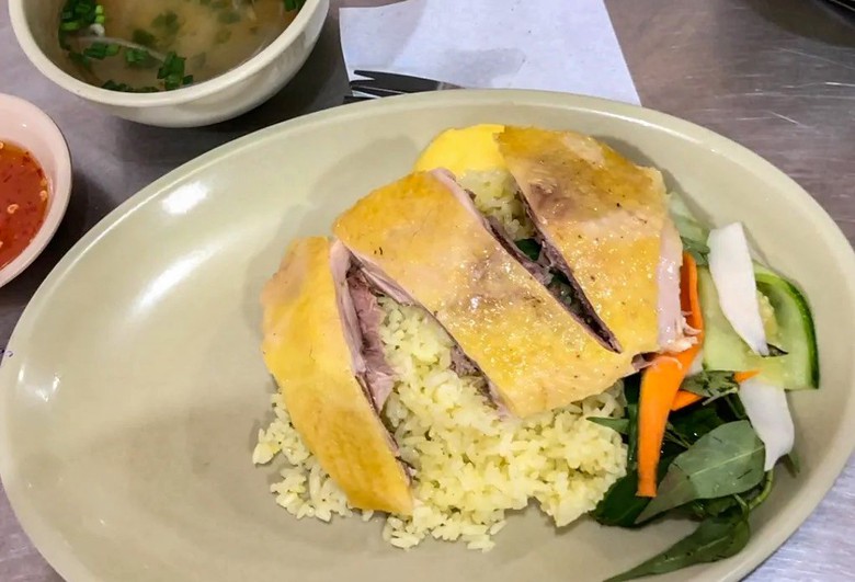 Đ&igrave;nh chỉ qu&aacute;n cơm g&agrave; ở Kh&aacute;nh H&ograve;a nghi g&acirc;y ngộ độc cho h&agrave;ng trăm người- Ảnh 4.