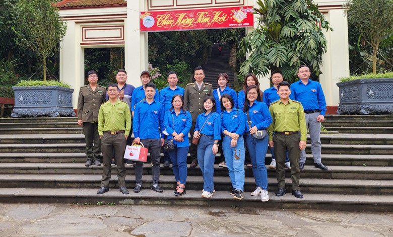 Đo&agrave;n Thanh ni&ecirc;n B&aacute;o Giao th&ocirc;ng chung tay chia sẻ nỗi đau TNGT- Ảnh 6.