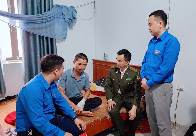 Đo&agrave;n Thanh ni&ecirc;n B&aacute;o Giao th&ocirc;ng chung tay chia sẻ nỗi đau TNGT- Ảnh 2.