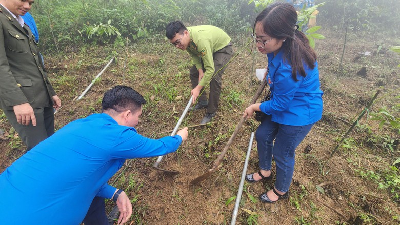 Đo&agrave;n Thanh ni&ecirc;n B&aacute;o Giao th&ocirc;ng chung tay chia sẻ nỗi đau TNGT- Ảnh 5.