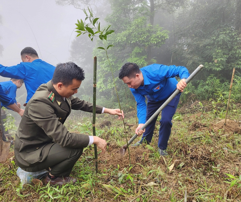 Đo&agrave;n Thanh ni&ecirc;n B&aacute;o Giao th&ocirc;ng chung tay chia sẻ nỗi đau TNGT- Ảnh 3.