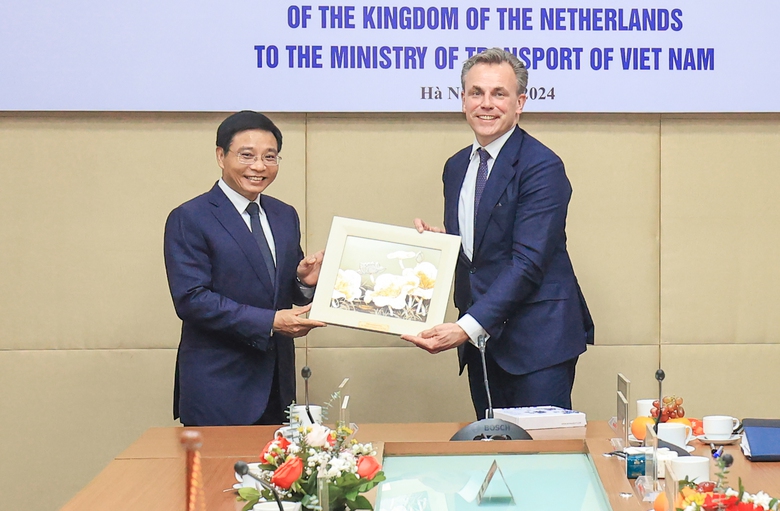 Xem x&eacute;t khả năng mở đường bay thẳng Việt Nam - H&agrave; Lan- Ảnh 2.