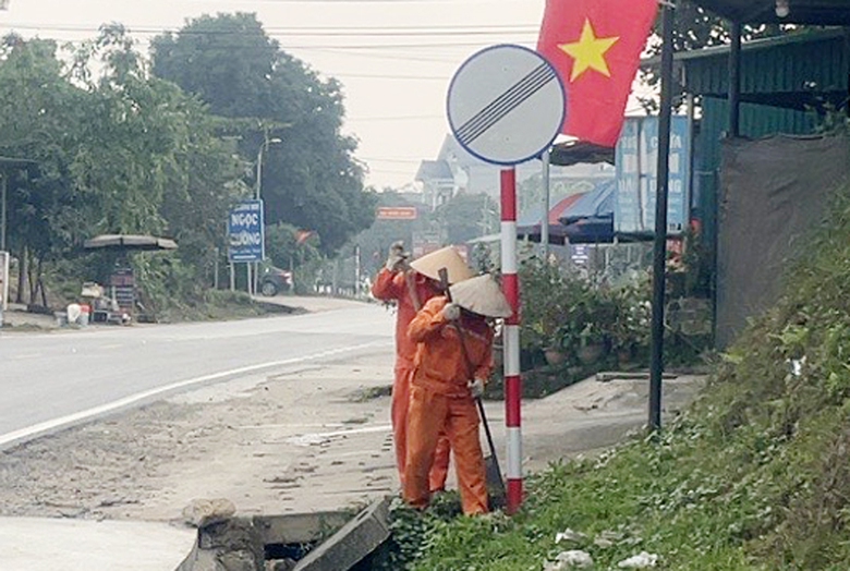 Đặt biển hạn chế tốc độ trên QL2 sau vụ TNGT làm 6 người tử vong ở Tuyên Quang- Ảnh 2. Đặt biển hạn chế tốc độ trên QL2 sau vụ TNGT làm 6 người tử vong ở Tuyên Quang- Ảnh 2.